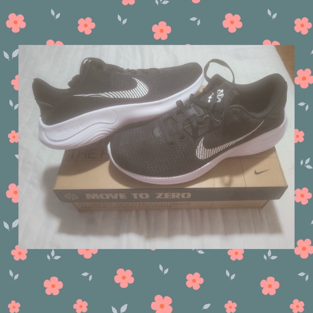 Women’s Nike Shoes Size 8!